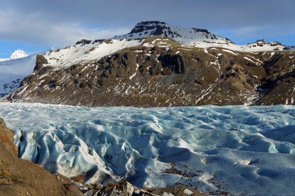 Bläulich schimmernder Gletscher