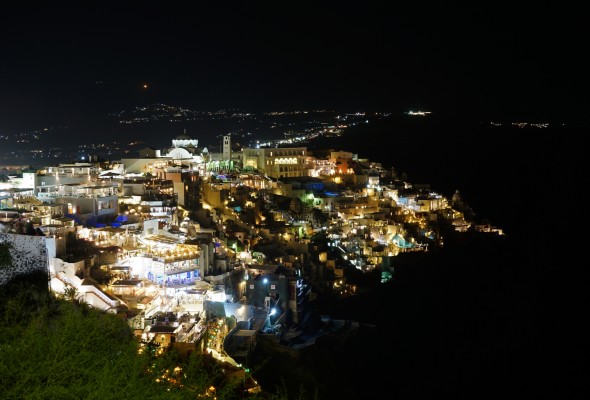 Fira bei Nacht, Santorini         